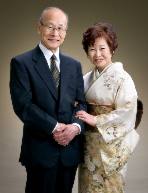 夫婦仲良く記念写真